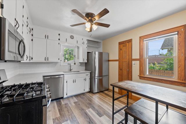 916 S 85th STREET, West Allis, WI 53214