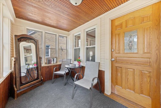 916 S 85th STREET, West Allis, WI 53214