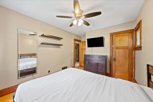 916 S 85th STREET, West Allis, WI 53214