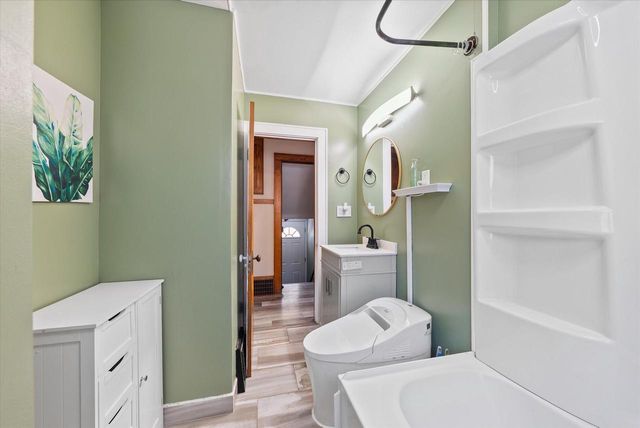 916 S 85th STREET, West Allis, WI 53214