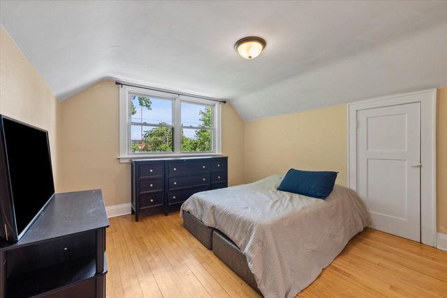 916 S 85th STREET, West Allis, WI 53214