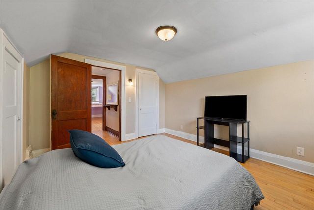 916 S 85th STREET, West Allis, WI 53214