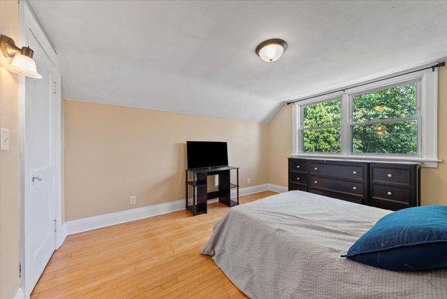 916 S 85th STREET, West Allis, WI 53214