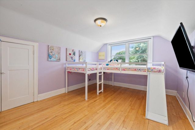916 S 85th STREET, West Allis, WI 53214