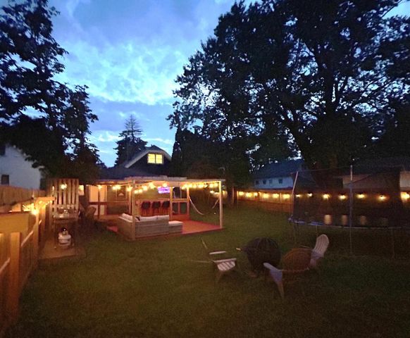 916 S 85th STREET, West Allis, WI 53214