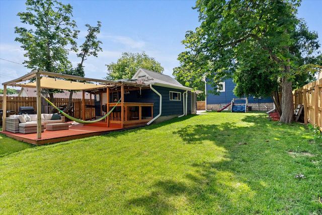 916 S 85th STREET, West Allis, WI 53214