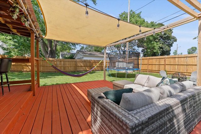 916 S 85th STREET, West Allis, WI 53214