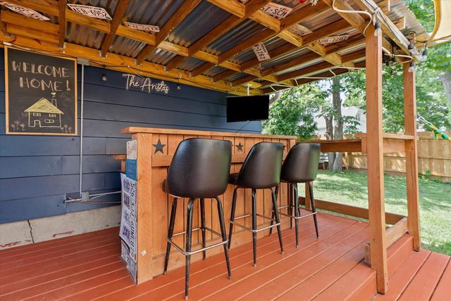 916 S 85th STREET, West Allis, WI 53214