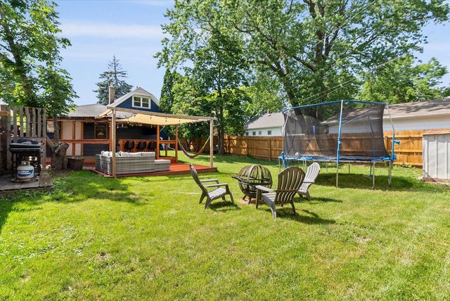 916 S 85th STREET, West Allis, WI 53214