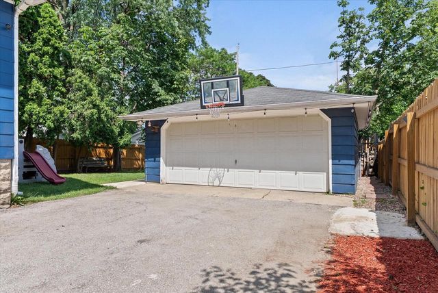 916 S 85th STREET, West Allis, WI 53214