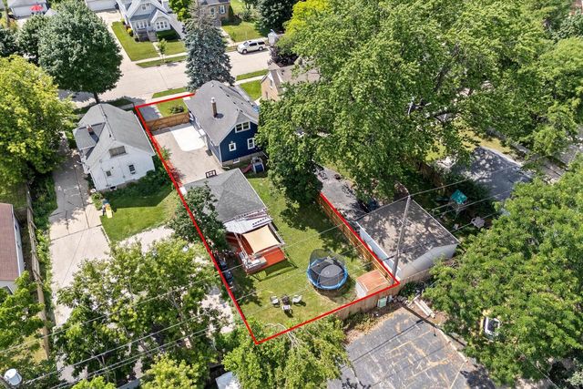 916 S 85th STREET, West Allis, WI 53214
