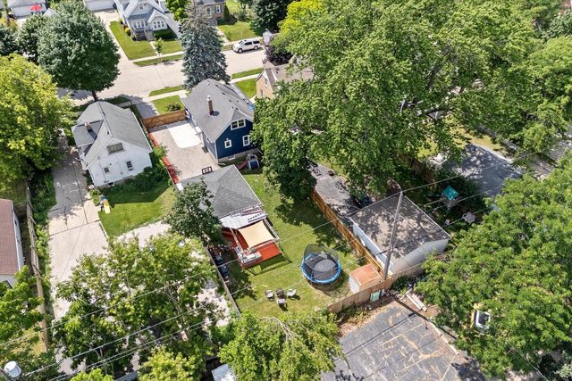 916 S 85th STREET, West Allis, WI 53214