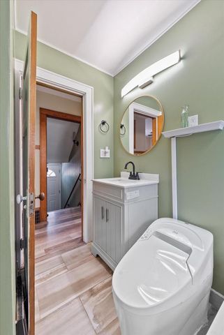 916 S 85th STREET, West Allis, WI 53214