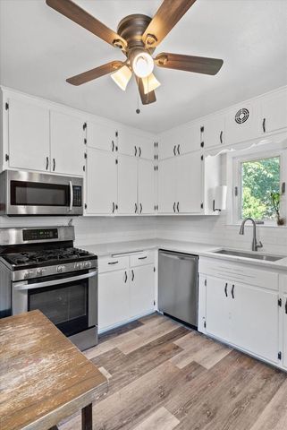 916 S 85th STREET, West Allis, WI 53214