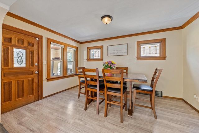 916 S 85th STREET, West Allis, WI 53214