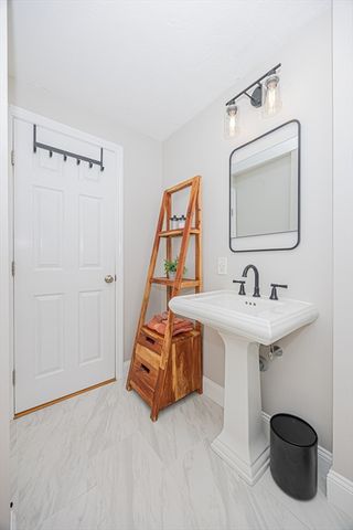60 Justine Rd, Plymouth, MA 02360