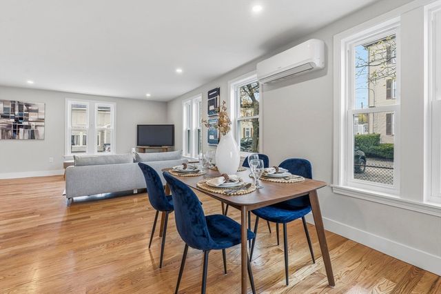 8 Hammatt St 1, Ipswich, MA 01938