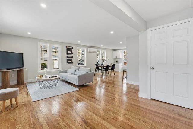 8 Hammatt St 1, Ipswich, MA 01938