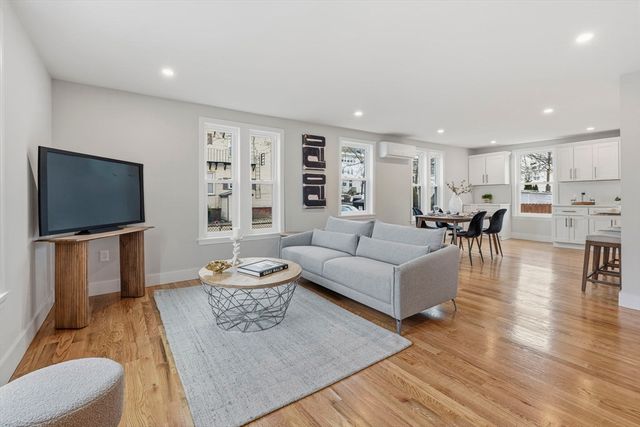 8 Hammatt St 1, Ipswich, MA 01938