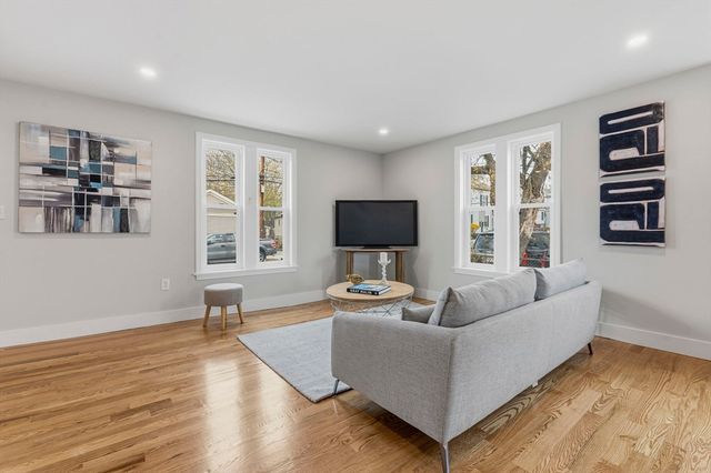 8 Hammatt St 1, Ipswich, MA 01938