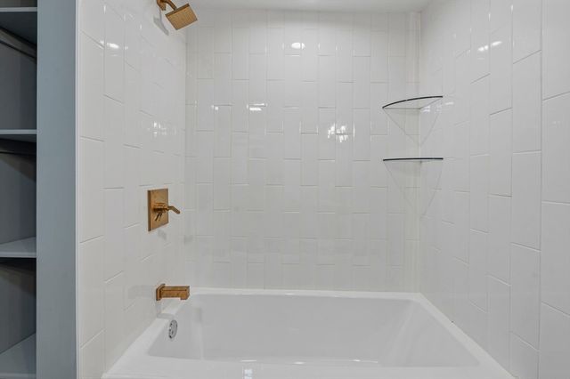 8 Hammatt St 1, Ipswich, MA 01938