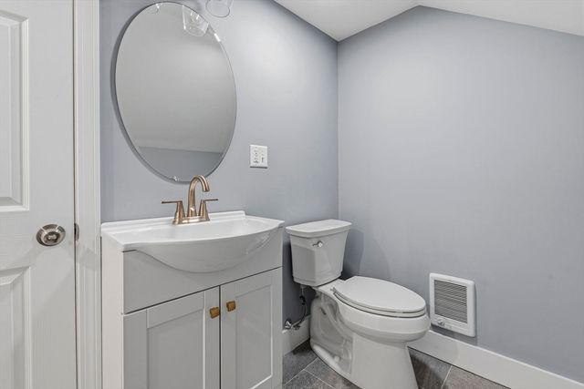 8 Hammatt St 1, Ipswich, MA 01938