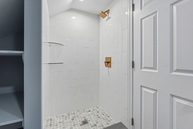 8 Hammatt St 1, Ipswich, MA 01938