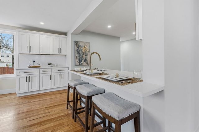 8 Hammatt St 1, Ipswich, MA 01938