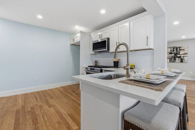 8 Hammatt St 1, Ipswich, MA 01938