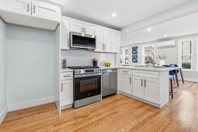 8 Hammatt St 1, Ipswich, MA 01938