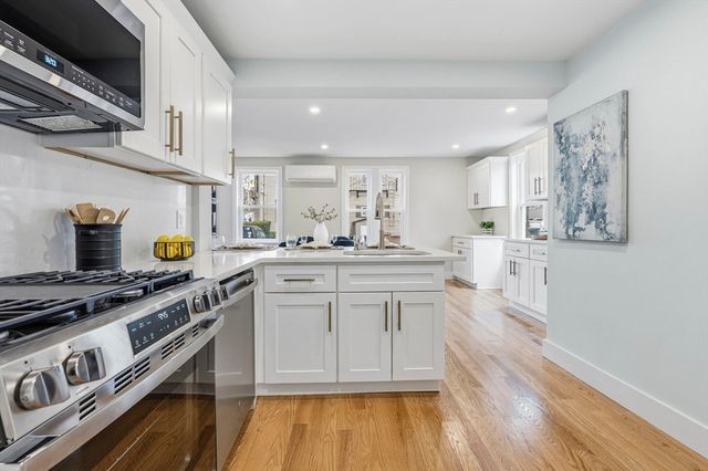 8 Hammatt St 1, Ipswich, MA 01938