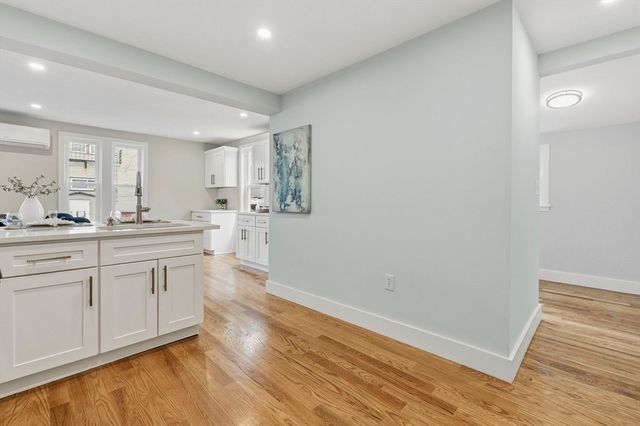 8 Hammatt St 1, Ipswich, MA 01938