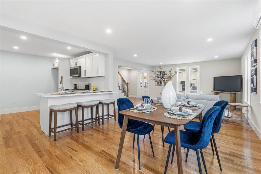 8 Hammatt St 1, Ipswich, MA 01938