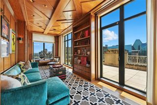 2555 N Pearl Street 2200, Dallas, TX 75201