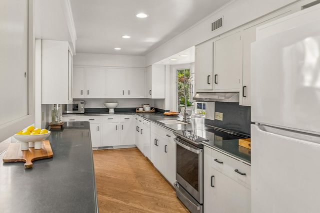 147 Mapache Drive, Portola Valley, CA 94028