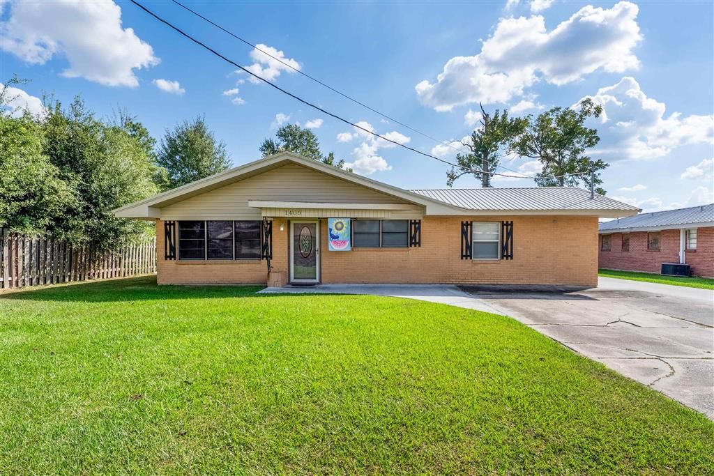 1409 Lourdes St Street, Sulphur, LA 70663