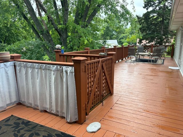881 Woodhollow Lane, Buffalo Grove, IL 60089