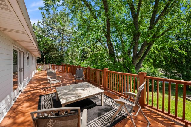 881 Woodhollow Lane, Buffalo Grove, IL 60089