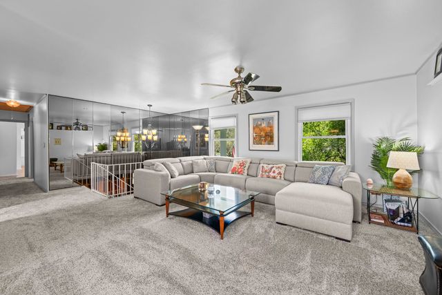 881 Woodhollow Lane, Buffalo Grove, IL 60089