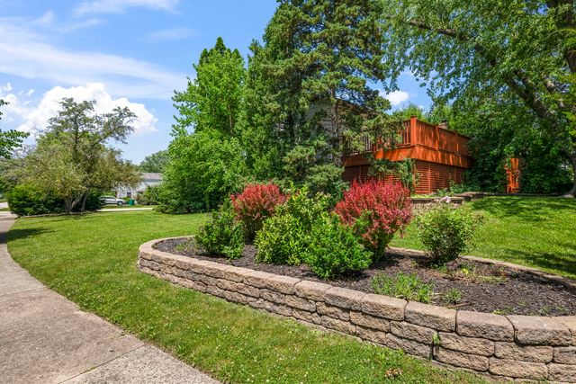881 Woodhollow Lane, Buffalo Grove, IL 60089