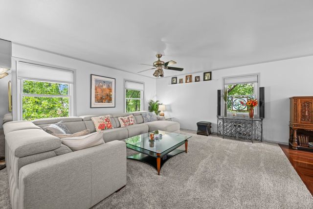 881 Woodhollow Lane, Buffalo Grove, IL 60089