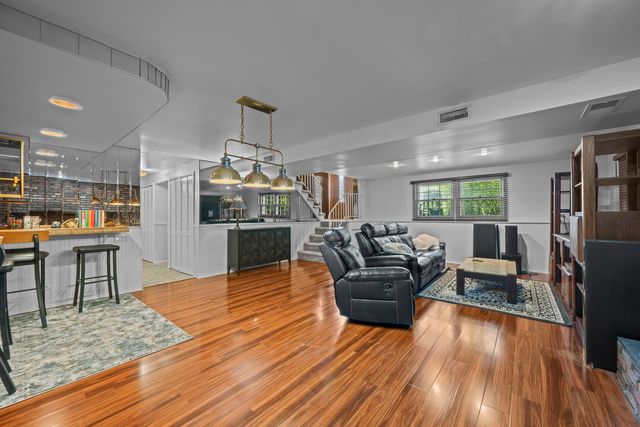 881 Woodhollow Lane, Buffalo Grove, IL 60089