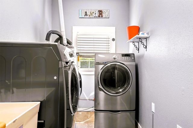 107 N River Drive, Columbus, TX 78934