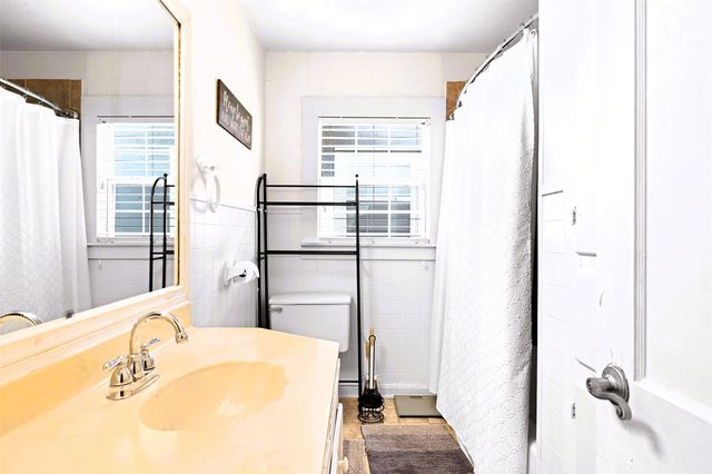 107 N River Drive, Columbus, TX 78934