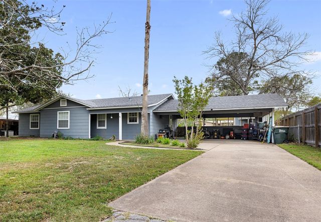 107 N River Drive, Columbus, TX 78934