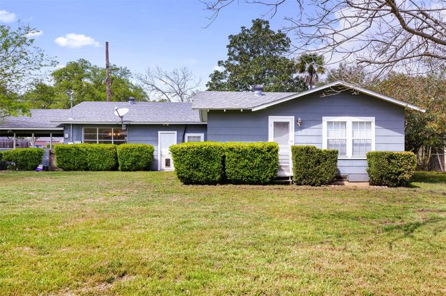 107 N River Drive, Columbus, TX 78934