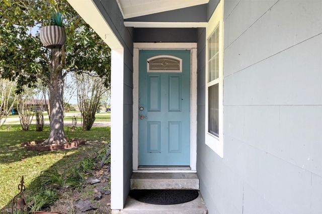 107 N River Drive, Columbus, TX 78934