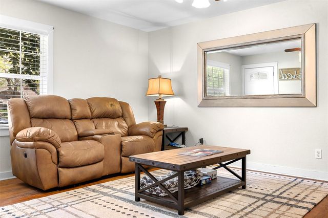 107 N River Drive, Columbus, TX 78934