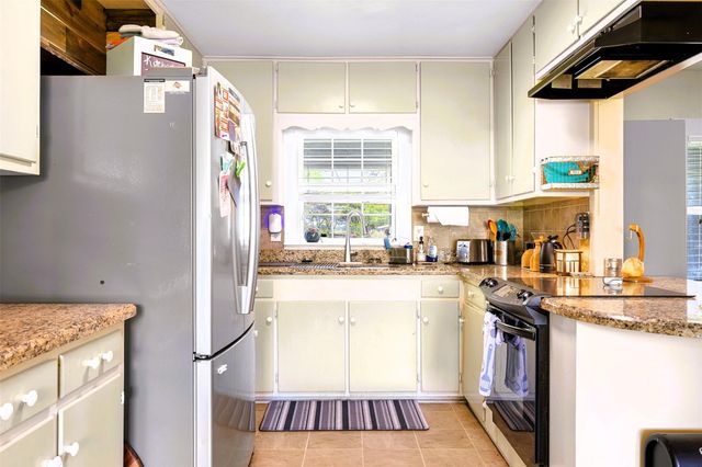 107 N River Drive, Columbus, TX 78934