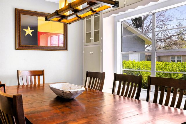 107 N River Drive, Columbus, TX 78934